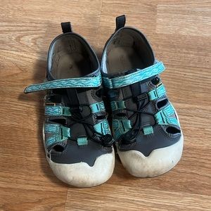 Children Keens sz 3, gray/turquoise